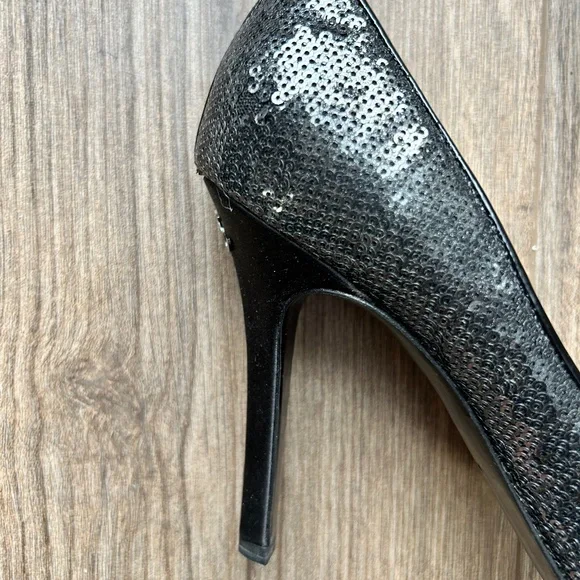 Chanel Black Sequin Sparkle CC Pumps | 38 - Picture 8 of 16